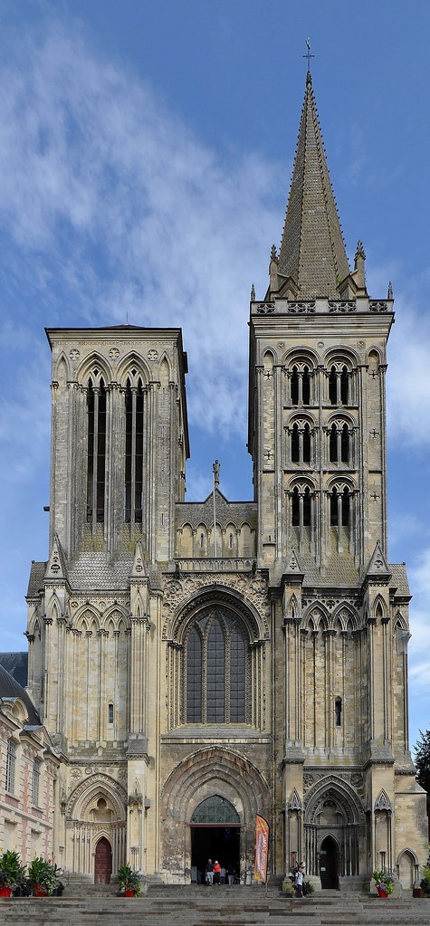 5-1 Cathédrale de Lisieux.jpg