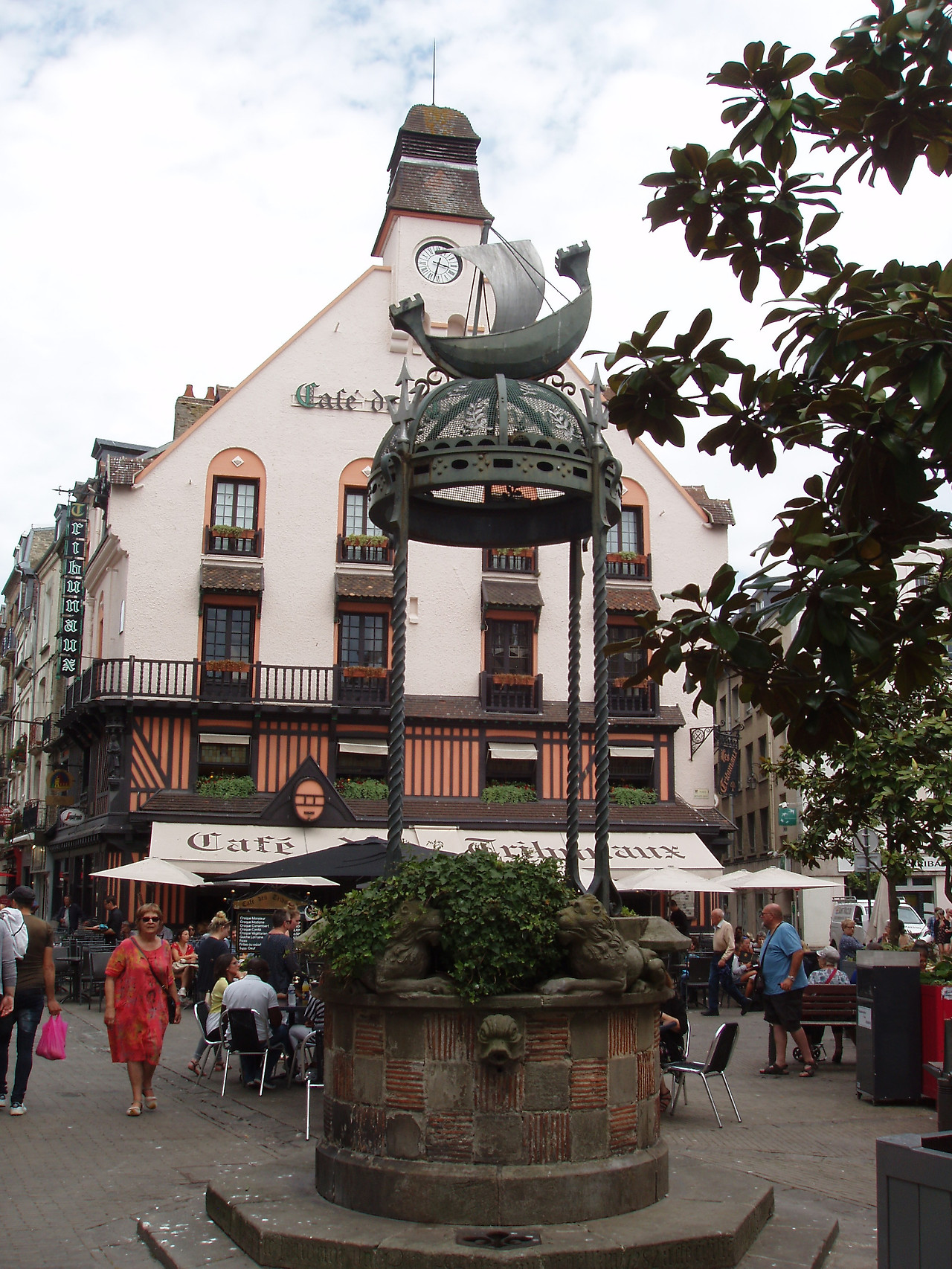 138 Place Puits Salé.jpg