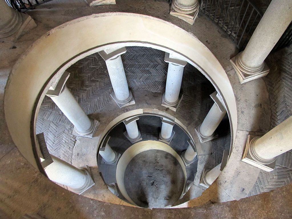 2 Escalier Renaissance de Bramante voisin.jpg