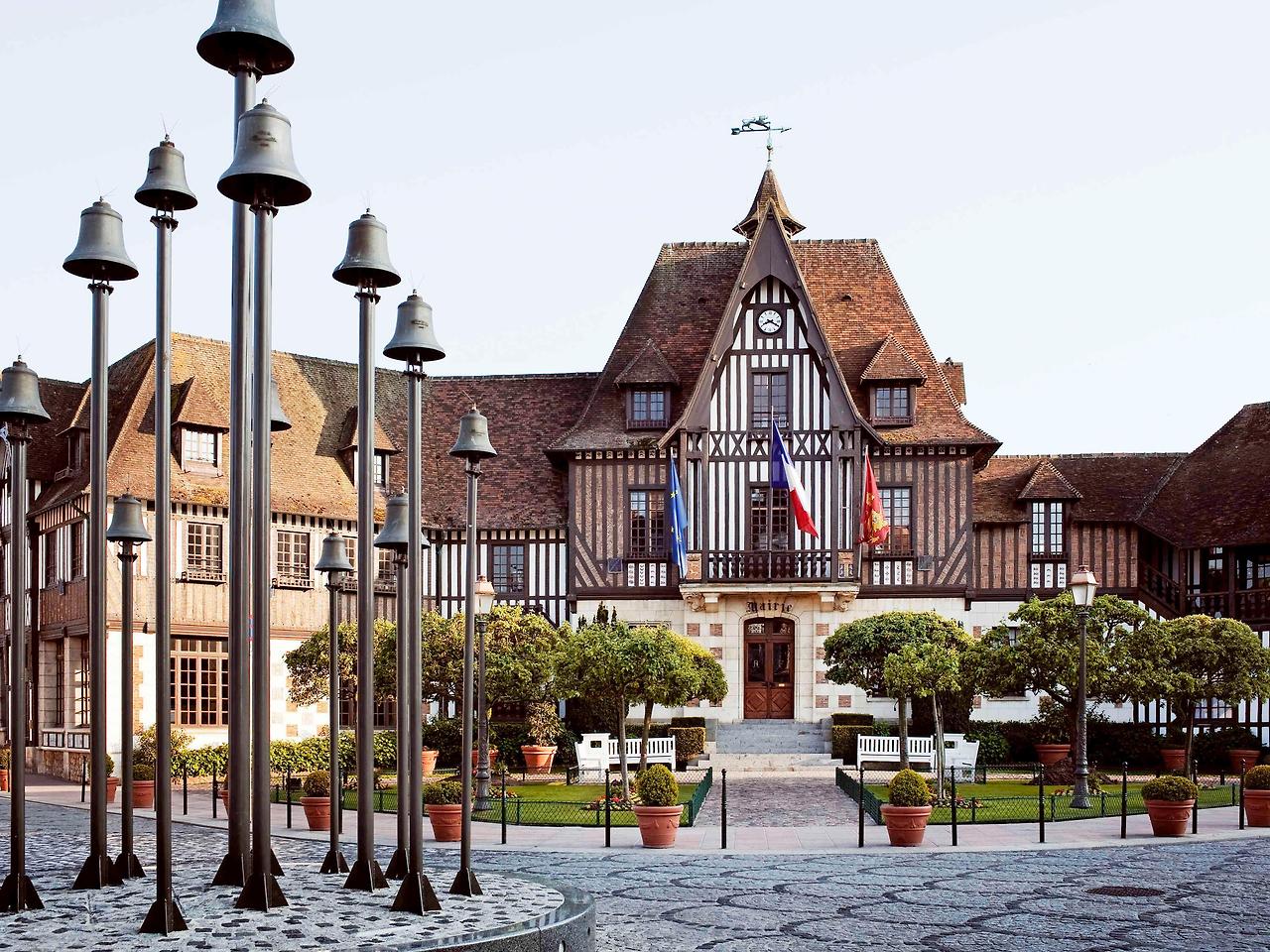 Hotel de Ville de Deauville.jpg
