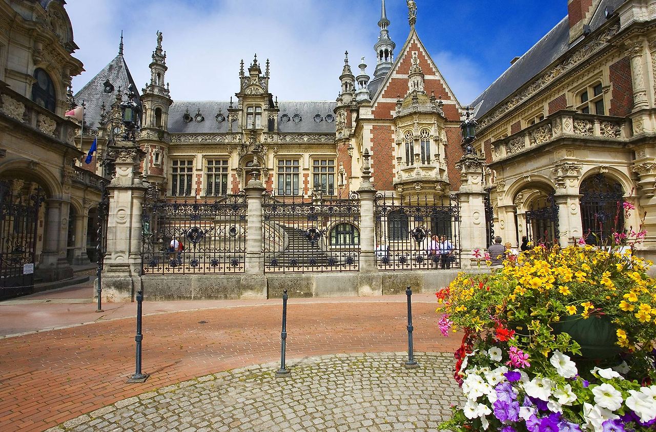 Benedictine Palais-fecamp-jean-luc-bohin-fotolia.jpg