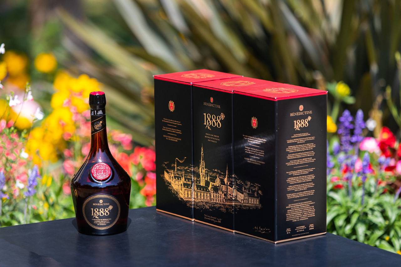 BÉNÉDICTINE 1888.jpg