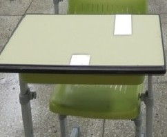 교실 책상.jpg