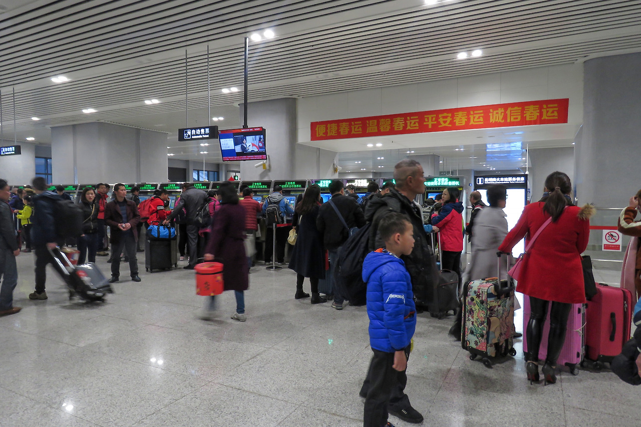 TVMs_of_Metro_Kunming_South_Railway_Station_(20180214185703).jpg