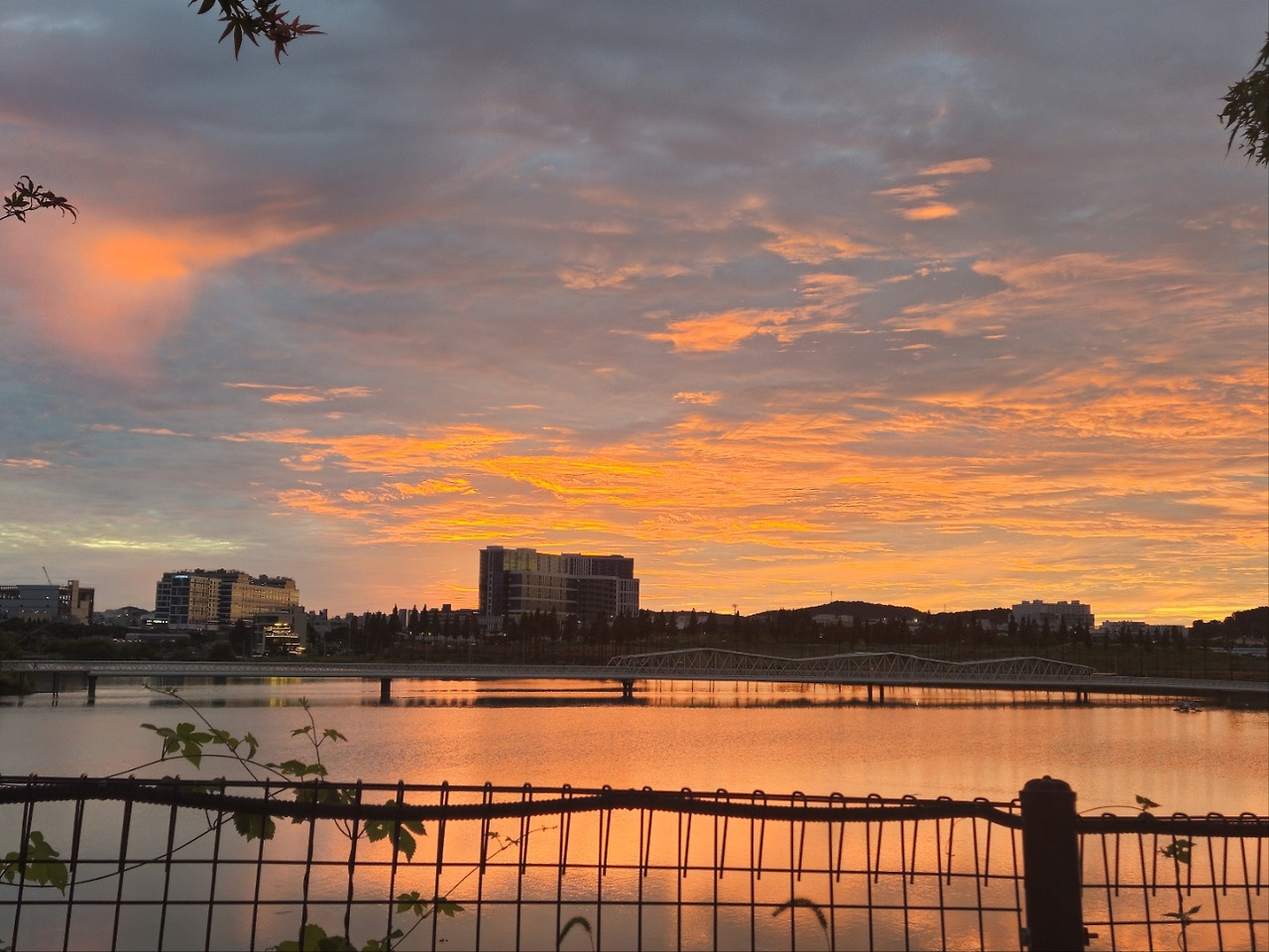 성성호수 노을.jpg