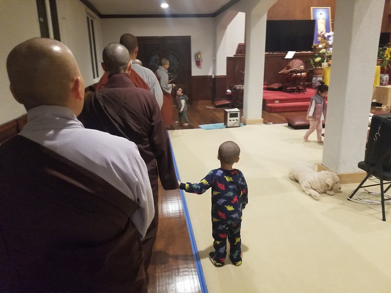 2020년 미국 위산사 저녁예불 - 아이들과 함께.jpg