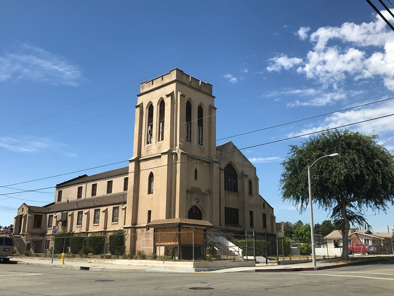 미국 LA 대승도량 위산사는 장로교회를 리모델링 하였음.jpg