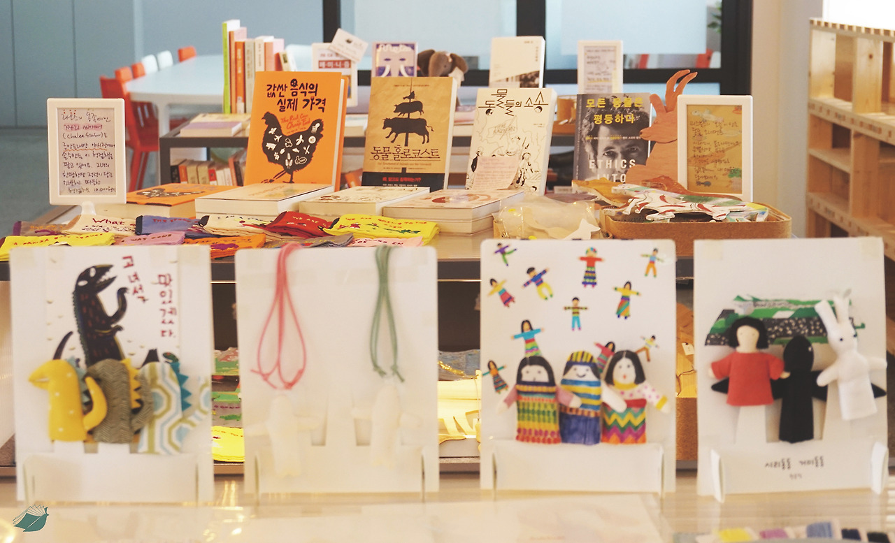 피스북스 공간.jpg