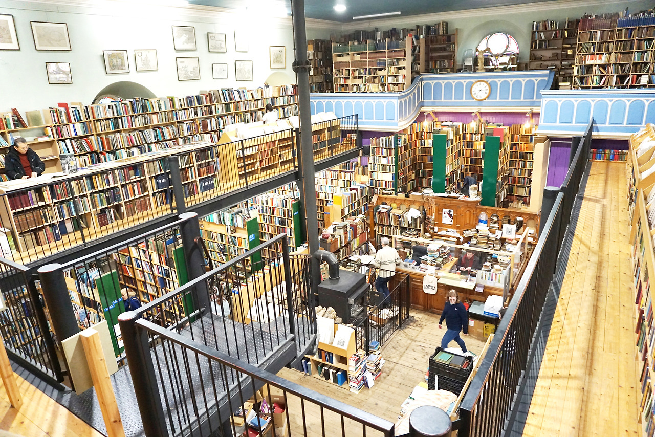 동네3-인버네스 리키즈북숍.jpg