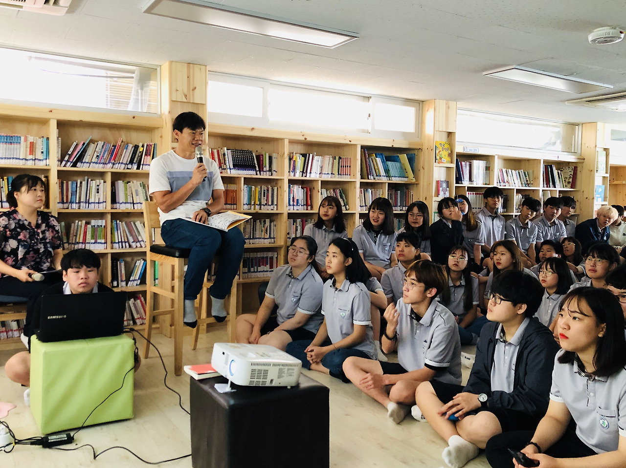 32 헌산중 꼬평 그림책연주.jpg