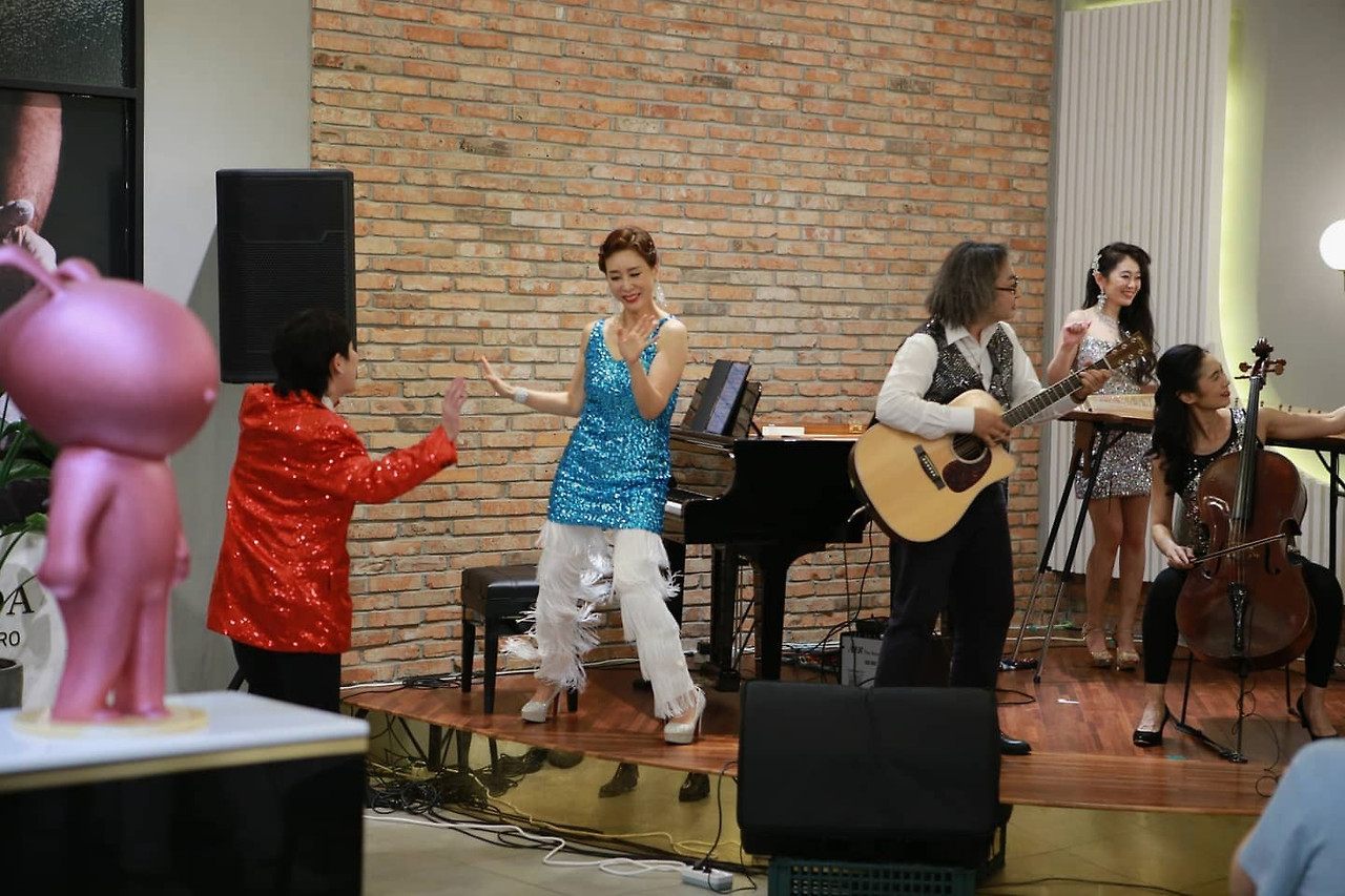 춤추는 피아니스트.jpg