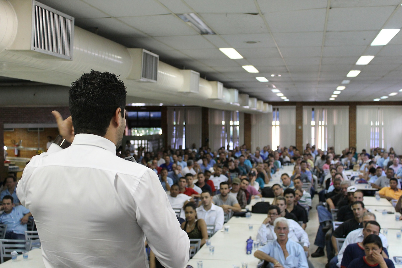 6. 사업영역_강의 이미지.jpg