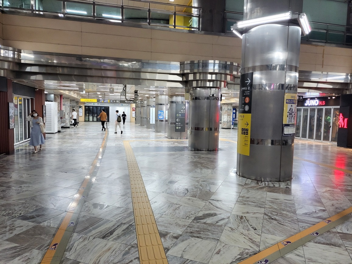 강남고속버스터미널5번출구 (1).jpg