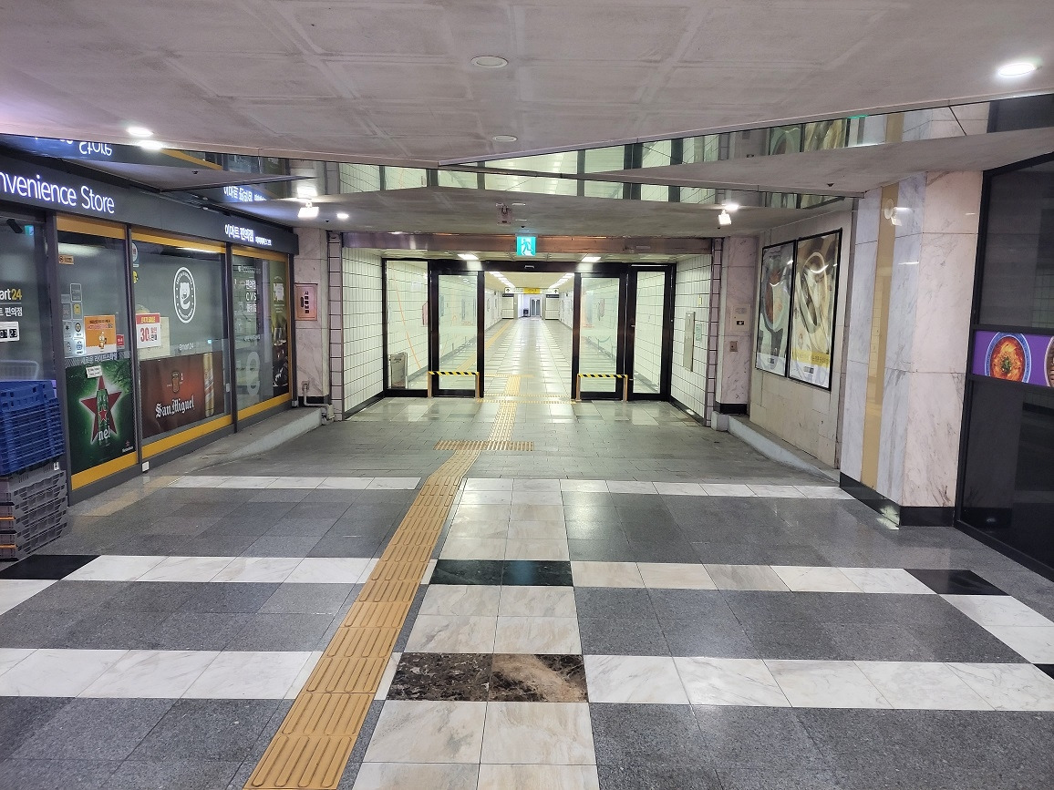 강남고속버스터미널5번출구 (9).jpg