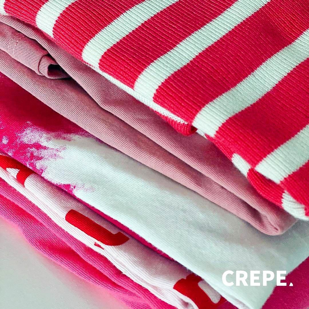 ⠀핑크색을+왜+좋아하게+됐는지에+대해서+이야기하려면+어린+시절로+거슬러+가야+해요.+부모님이+입혀주시는+게+곧+스타일이+됐던+시절,+부모님은+늘+중성적인+패션을+고집하셨 (1).jpg