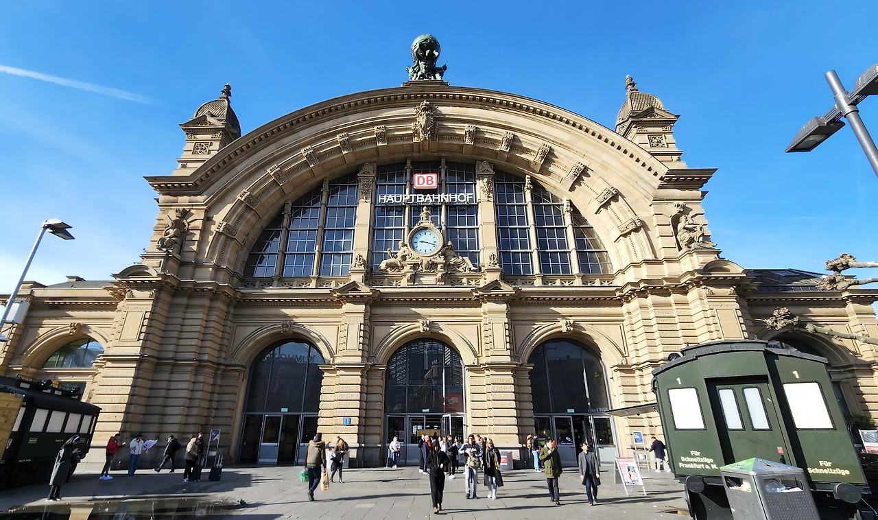 프랑크푸르트중앙역_수정.jpg