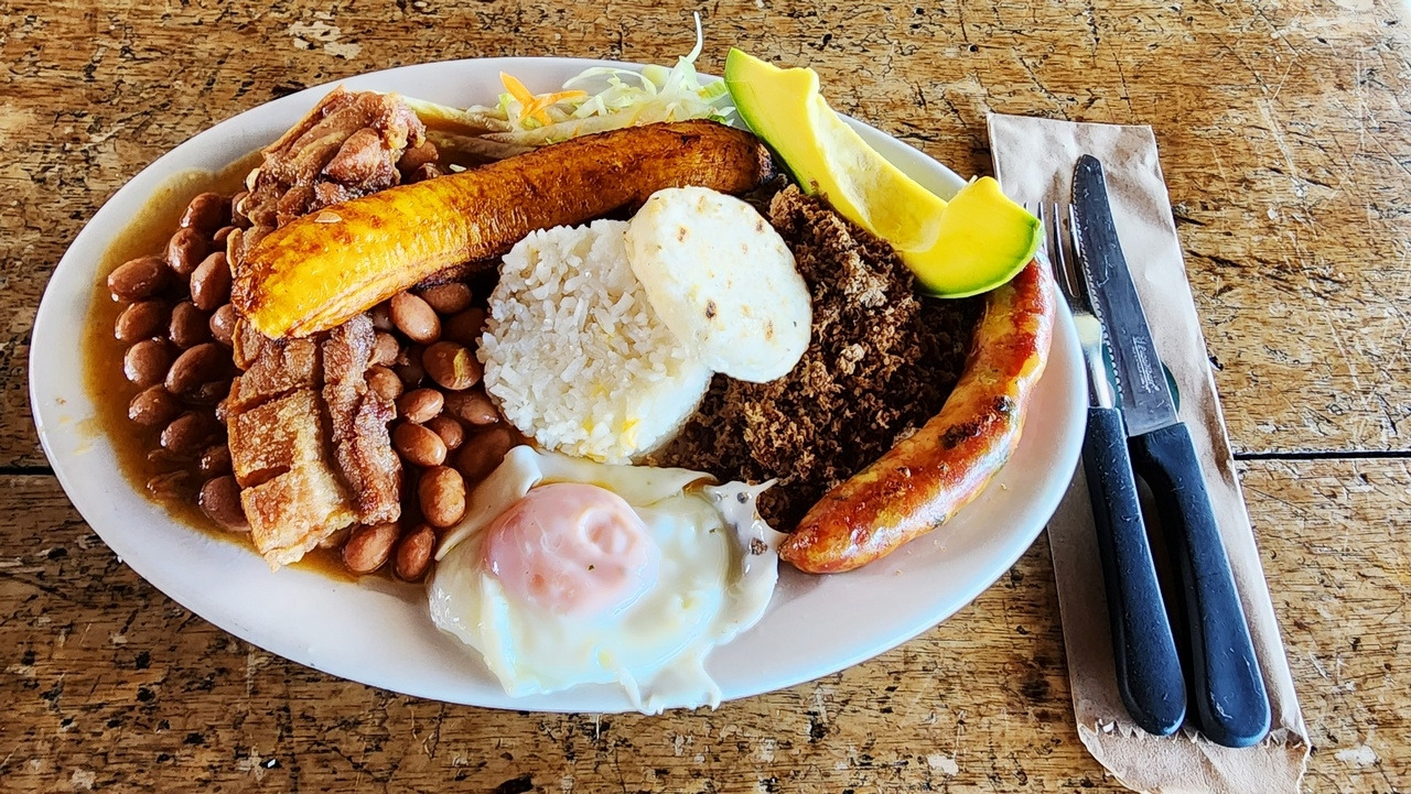 Bandeja_Paisa_수정1280.jpg