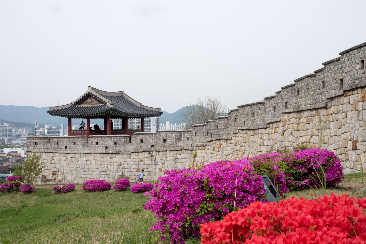 suwon-hwaseong-fortress-4235448_1280.jpg