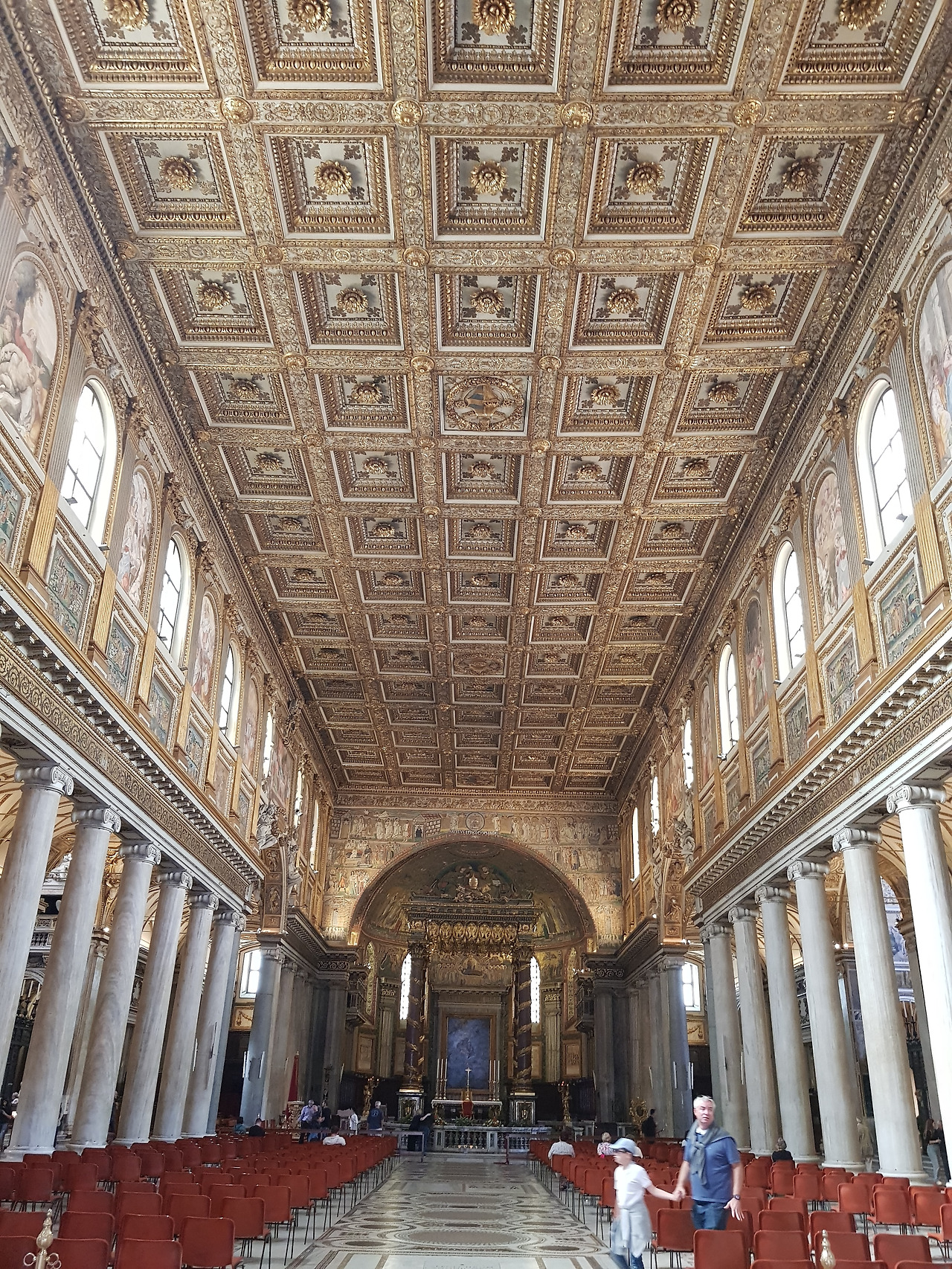 로마 한복판에 있는 산타마리아마조레 성당.jpg