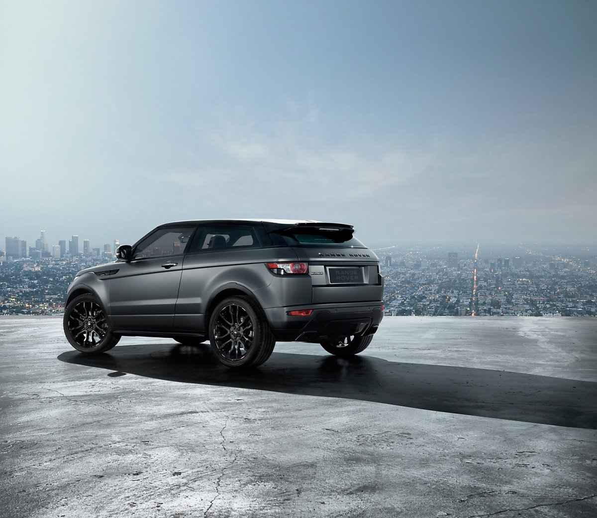 range-rover-evoque-special-edition-with-victoria-beckham_100388862_h.jpg