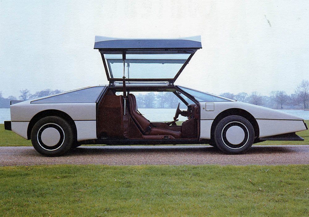 aston-martin-bulldog_1980_04.jpg