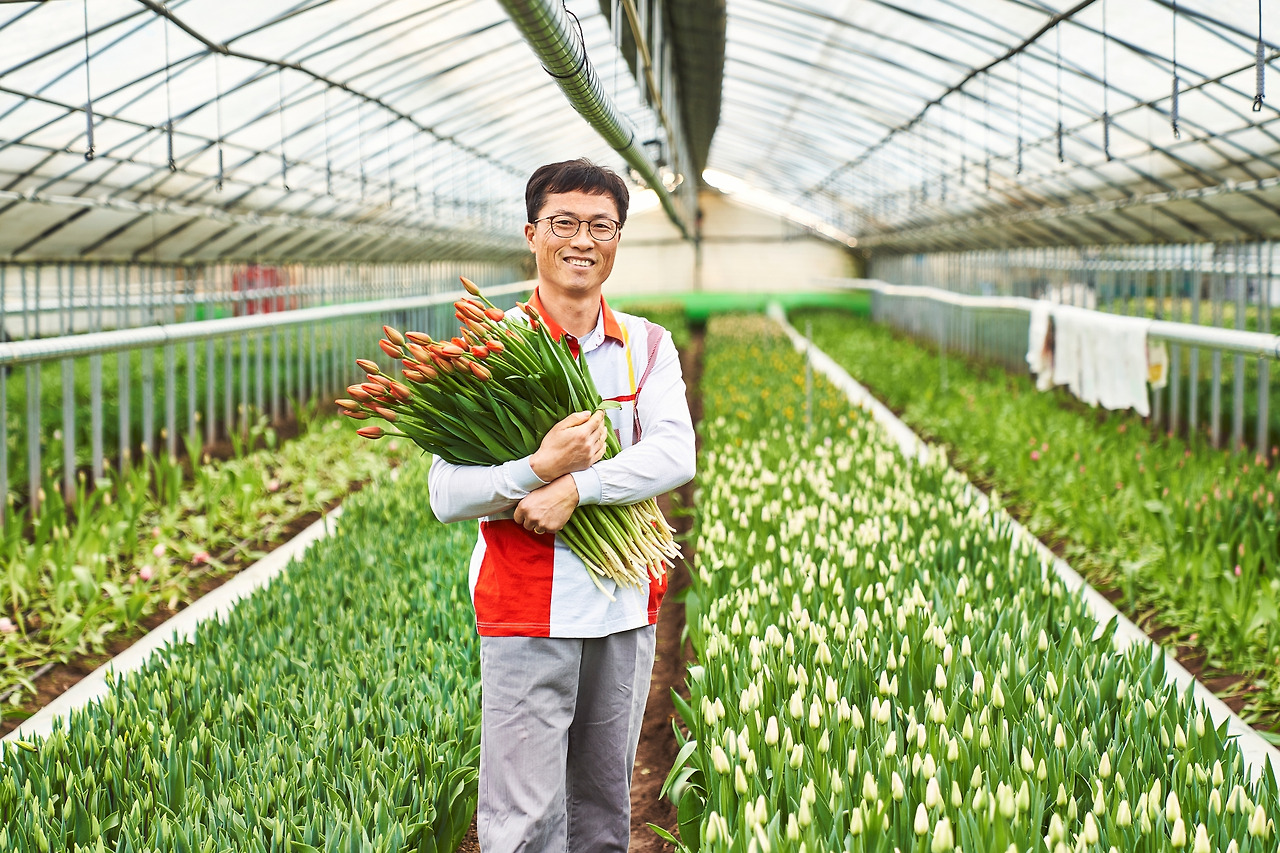 튤립 대표 농부 임동진님 얼굴.jpg