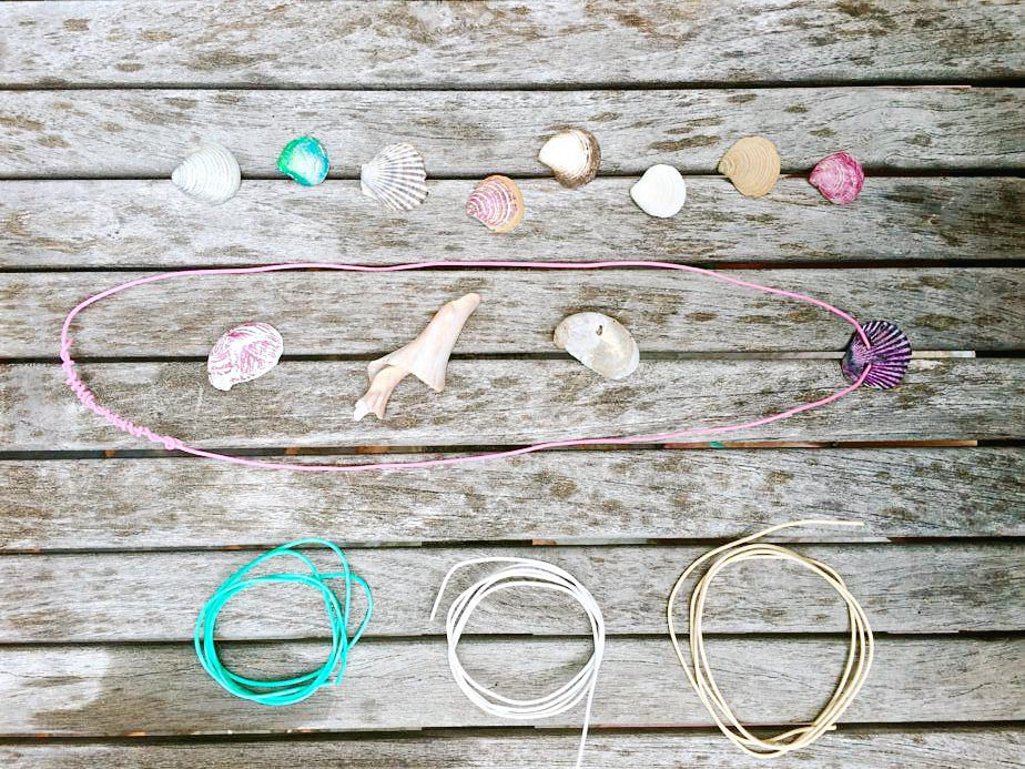 DIY-Seashell-Necklaces-03.jpg
