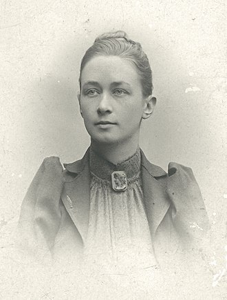 Hilma_af_Klint,_portrait_photograph_published_in_1901.jpg