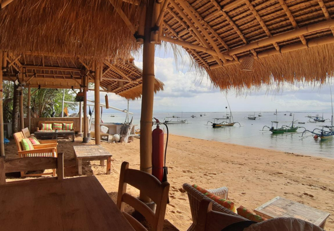 사누르비치 까페.jpg