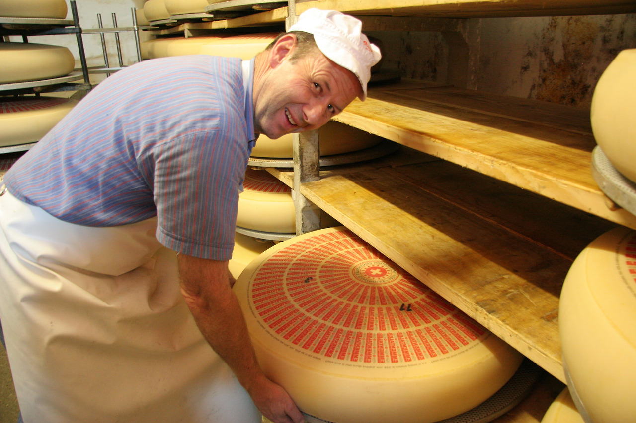 에멘탈 치즈.jpg