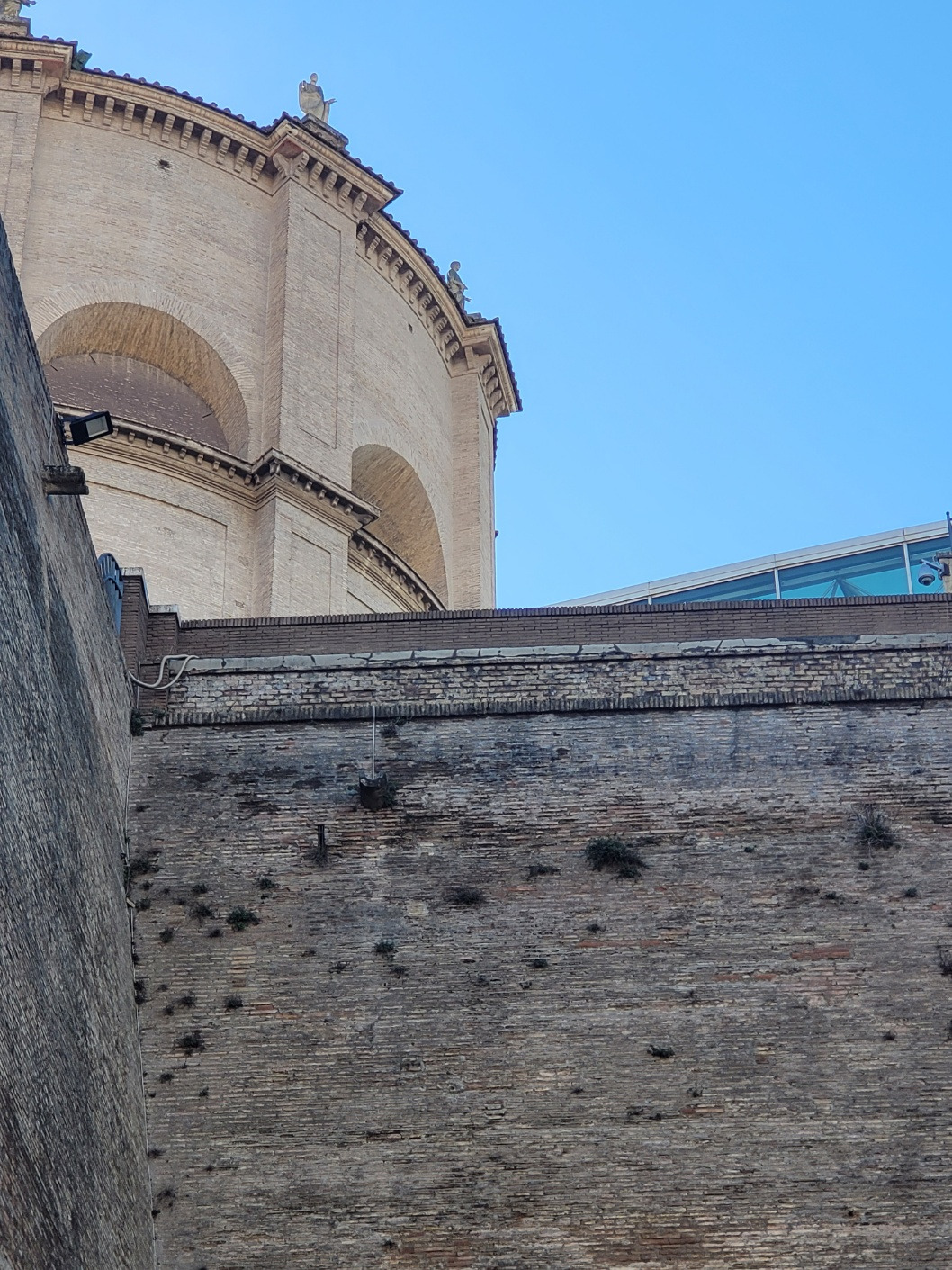 바티칸 성벽.jpg