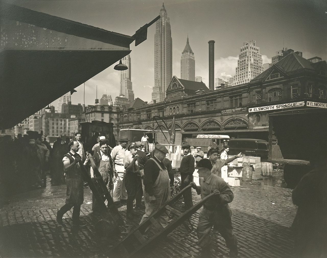 1920px-Fulton_Street_Fish_Market%2C_Manhattan_%28NYPL_b13668355-482810%29.jpg