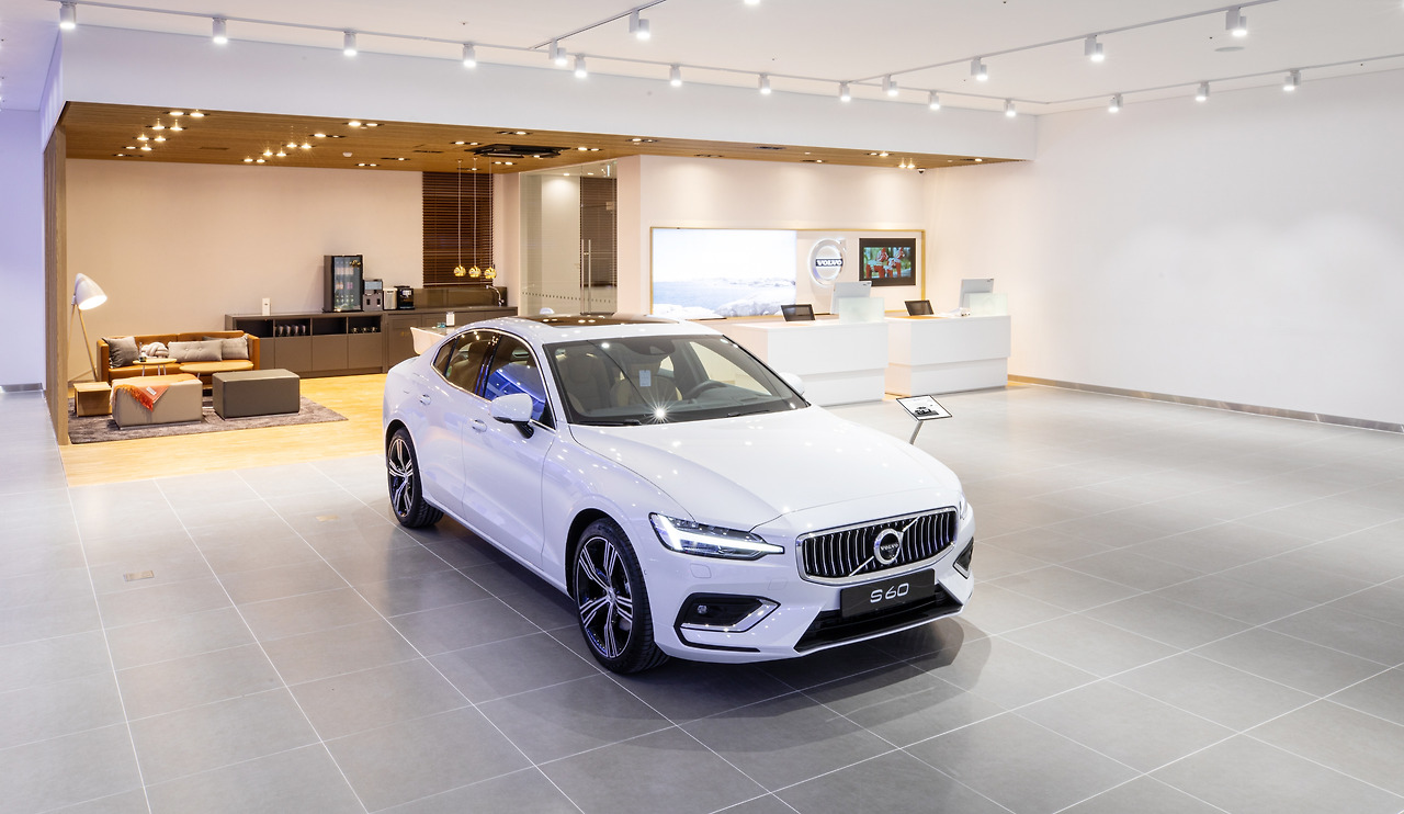 볼보자동차 김해전시장2.jpg