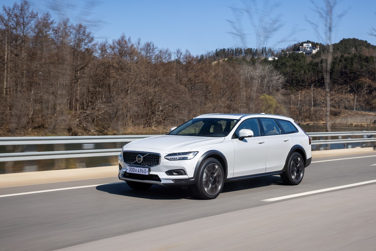 사진자료_볼보자동차 V90 B6 AWD 인스크립션 주행컷 (B컷).jpg