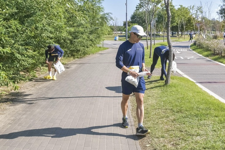2-2. 볼보자동차코리아, 친환경 러닝이벤트 ‘헤이, 플로깅’ 성료.jpg