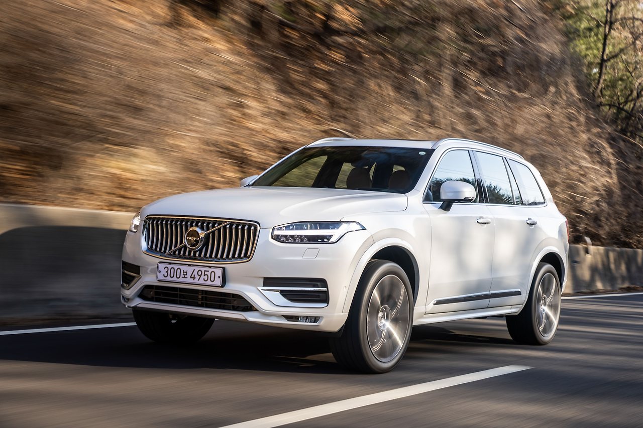 사진자료_볼보자동차 XC90 B6 AWD 인스크립션 주행컷 (B컷).jpg