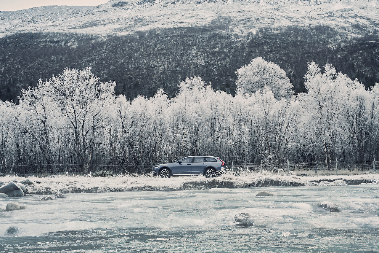 Light version-Still_V90CC_Winter_Landscape_Wide_Original.jpg