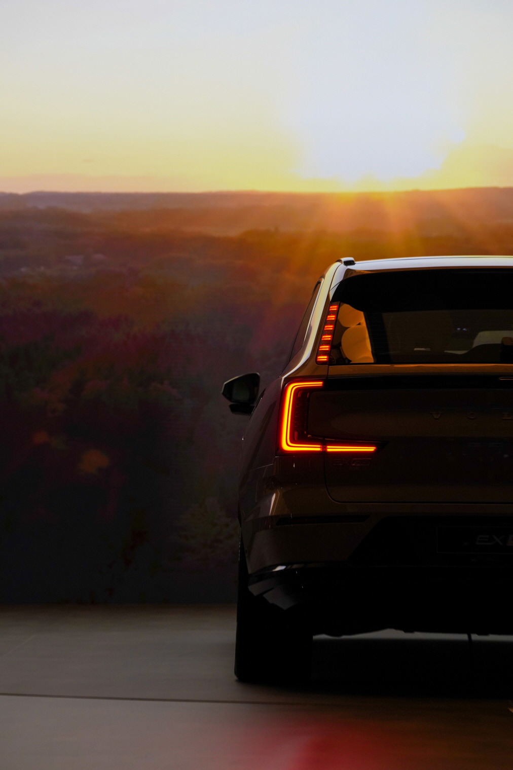 사진자료_볼보자동차, 새로운 순수 전기 SUV 'VOLVO EX90' 글로벌 최초 공개 (5).jpg