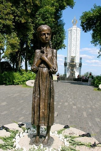 홀도도모르 동상.jpg