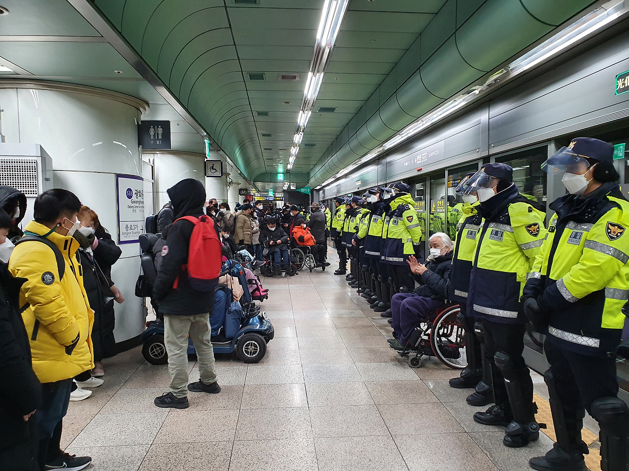 13. [특집] 탈시설장애인당 그림 1.jpg