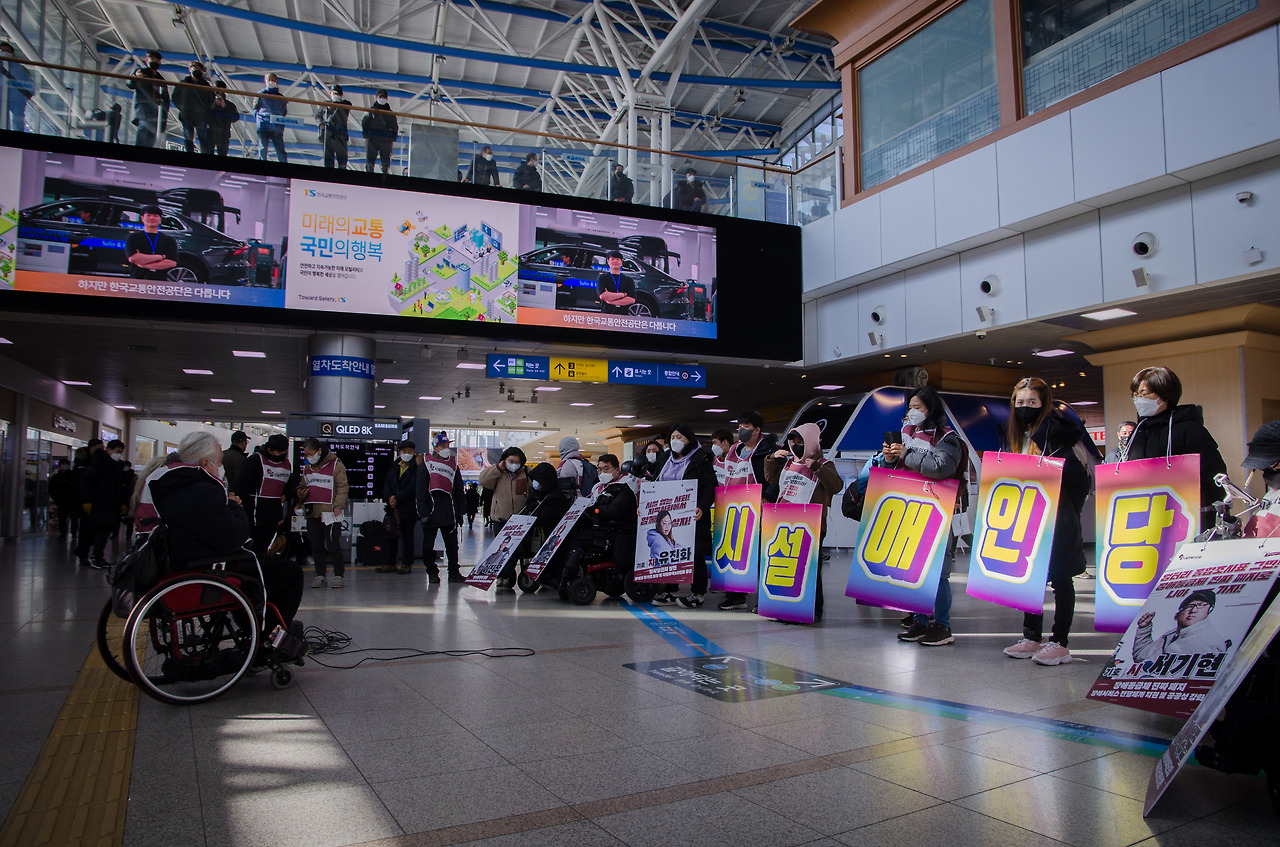 13. [특집] 탈시설장애인당 그림 10.jpg