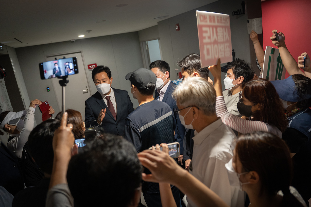 7. [특집] 본관 점거 일지 그림 13.jpg