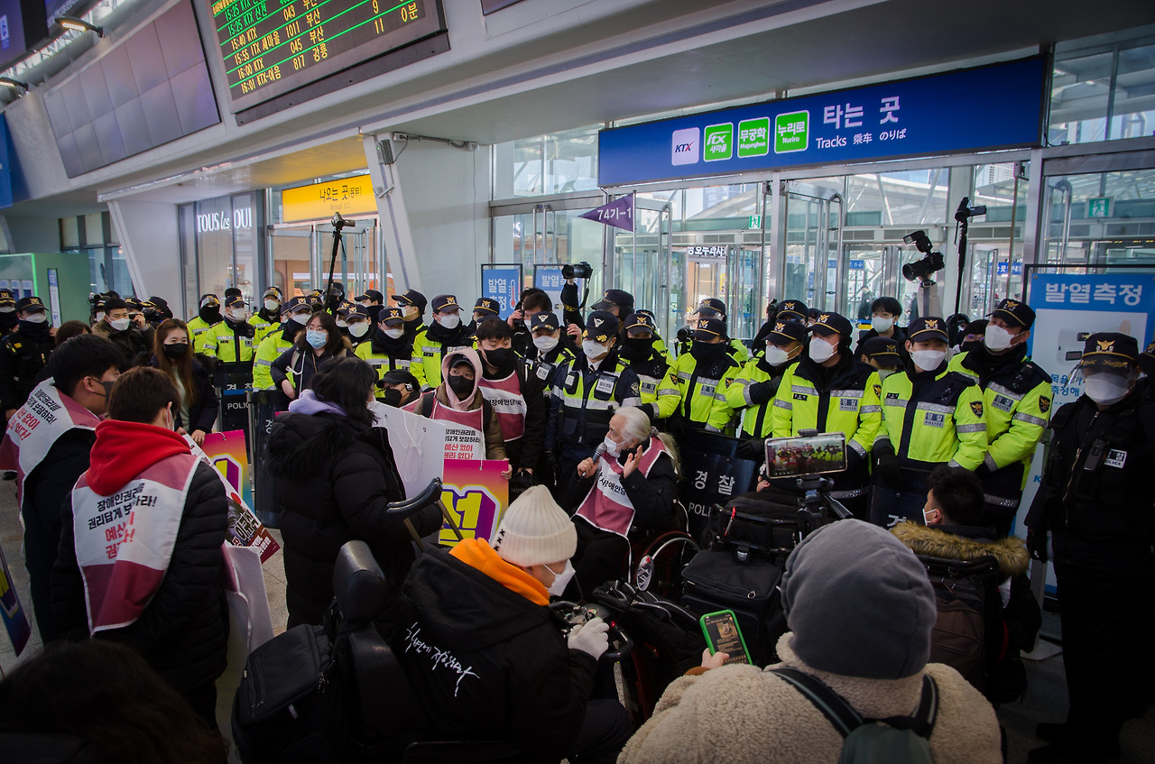 13. [특집] 탈시설장애인당 그림 12.jpg