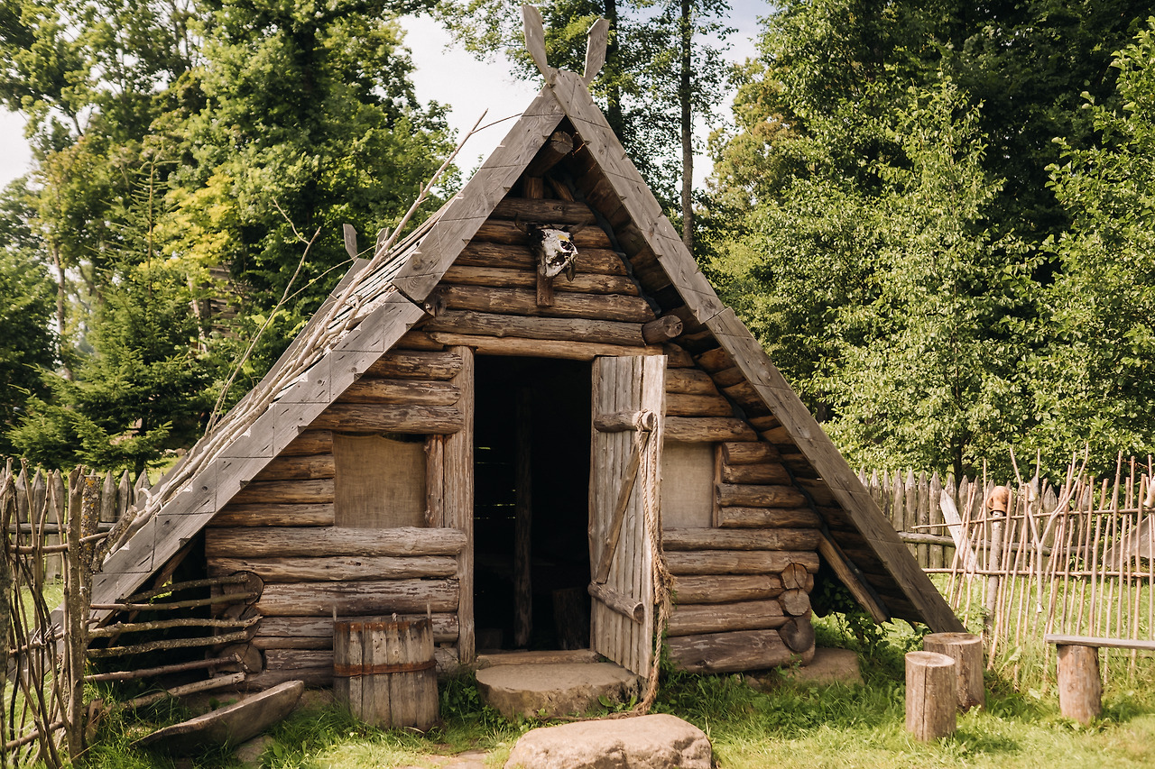 triangular-log-houses-with-wooden-roofs-behind-a-f-2023-11-27-04-52-55-utc.jpg