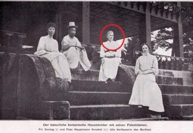 독일인 손탁 사진_출처_주독 한국 문화원 발행잡지_한국문화.jpg