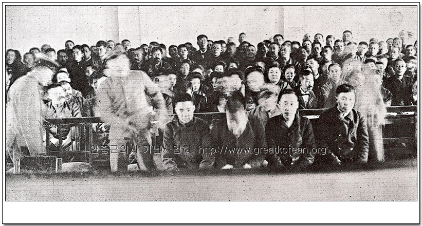 당시 고등법원 내 안중근 의사와 동료들 (안중근의사 기념사업회).jpg