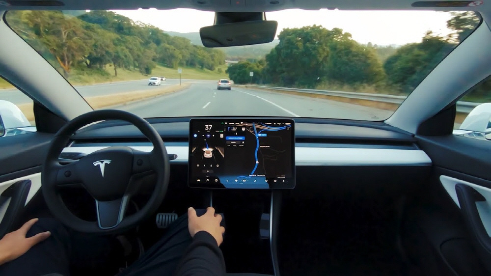 200519_tesla-full-self-driving_001.jpg
