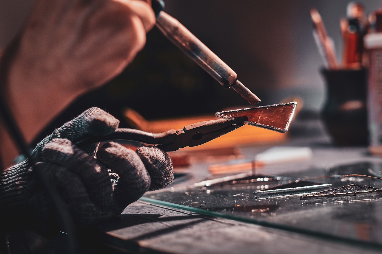 closeup-photo-shoot-of-of-soldering-using-pliers-and-peace-of-glass.jpg