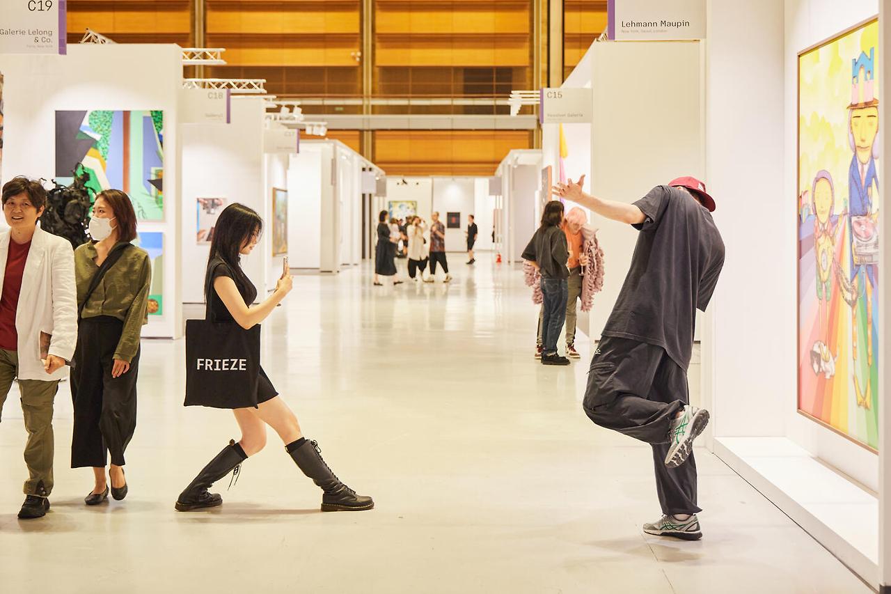 Frieze Seoul 2024-6_courtesy of Frieze and Lets Studio.jpg