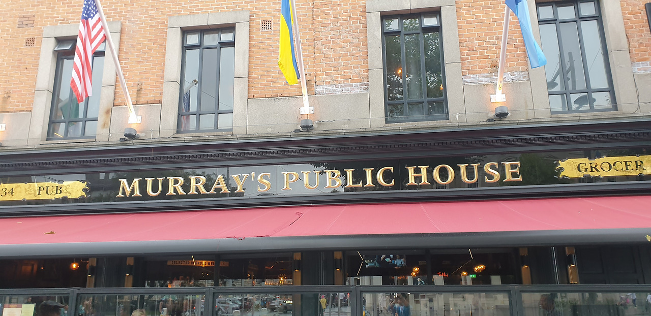 Murray's Public House.jpg